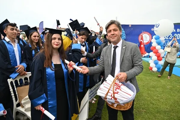 zbeu-caycuma-devrek-ve-gokcebey-kampuslerinde-mezuniyet-toreni-gerceklestirildi-1717861162860.jpg