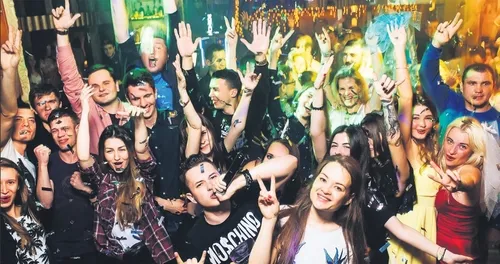 Después de las 24:00 en Bodrum, salió lo más destacado del entretenimiento. Después de las 24:00 en Bodrum, salió lo más destacado del entretenimiento.