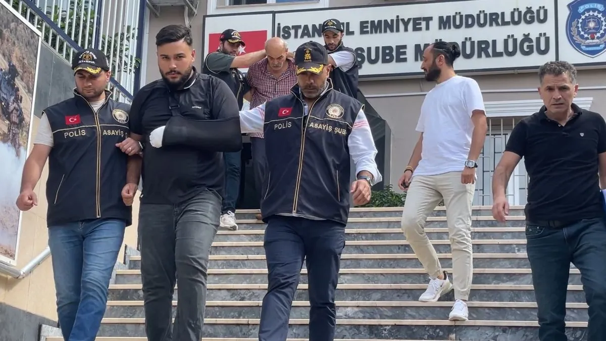 Kadına şiddete müdahale edince çocuğunun gözleri önünde bıçaklandı!