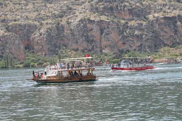 sicaklardan-kacanlar-halfetiye-kostu-tekne-turlarinda-uzun-kuyruklar-1785585117741.jpg