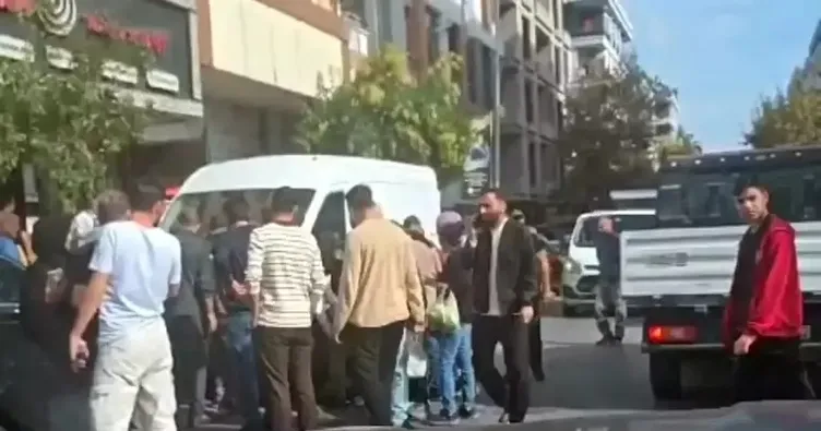 Avcılar’da yol verme kavgası kanlı bitti: Yaralılar var