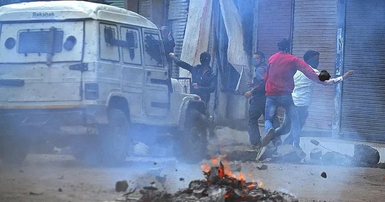 Hindistan’da güvenlik güçleri kalabalığa ateş açtı! 8 ölü, 100 yaralı