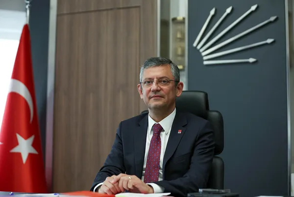 CHP'li Eren Erdem'den Özgür Özel'e: Namus sözü verdiniz çark ettiniz