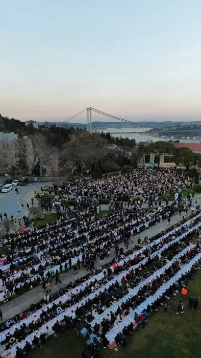 Boğaziçi Üniversitesi’nde iftar programı! Binlerce öğrenci aynı sofrada buluştu