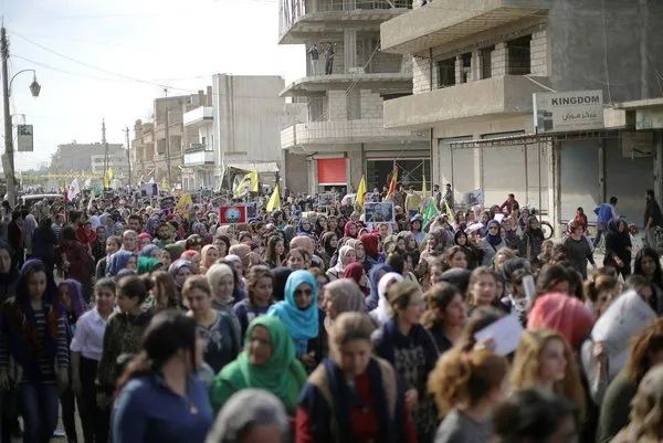 Afrinli çocuklar terörden kurtulmanın sevincini yaşıyor
