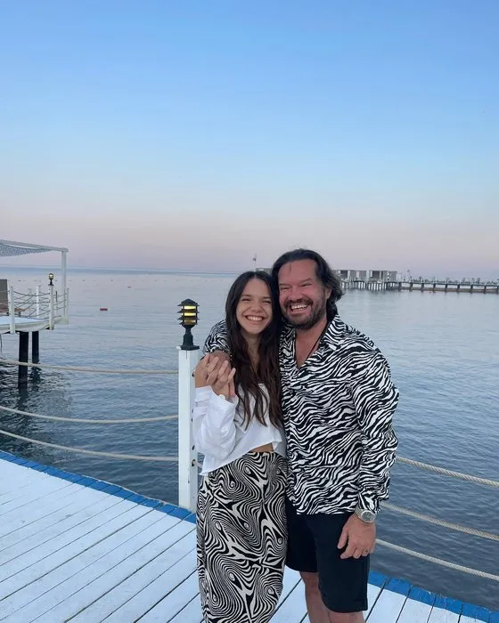 Kenan Doğulu’nun 17 yaşındaki yeğeni Arya amcasının vokalisti olacak!