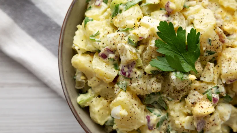 Bir de böyle deneyin! Patatesli yumurta salatası tarifi
