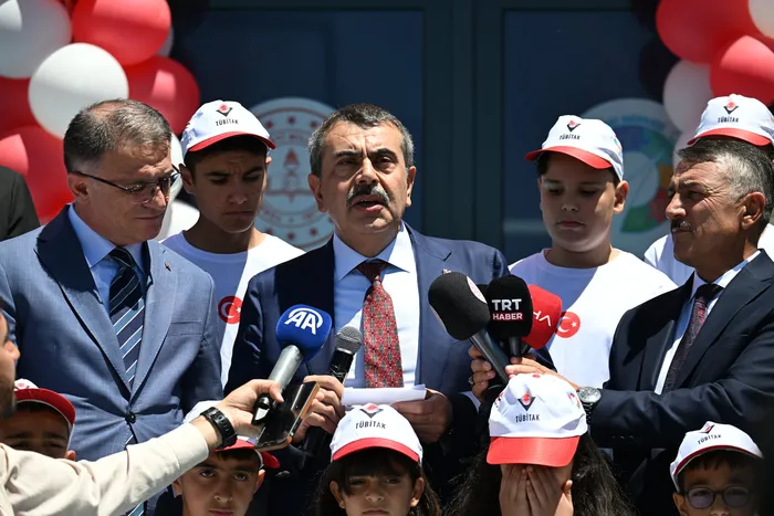milli-egitim-bakani-tekin-vanda-ogretmen-sayisini-3-katina-cikardik-1748688699293.jpg
