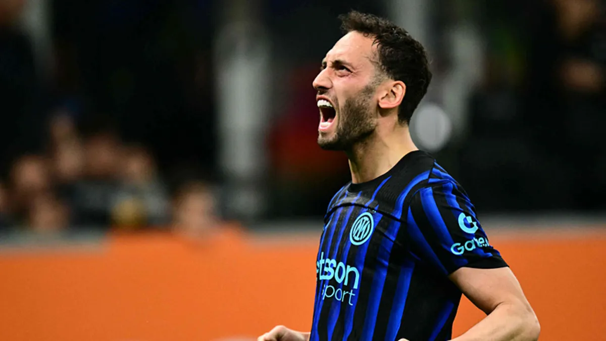 Hakan Çalhanoğlu attı! Inter, Roma’yı 5 golle devirdi Hakan Çalhanoğlu attı! Inter, Roma’yı 5 golle devirdi