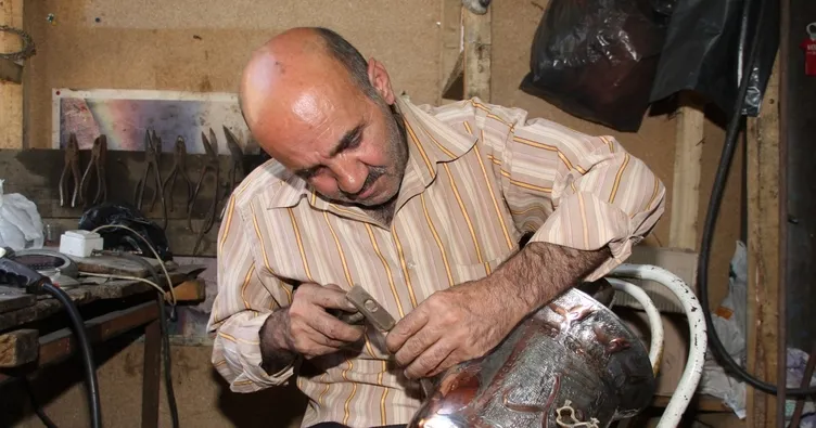 Bakıra tarih işleyen adam