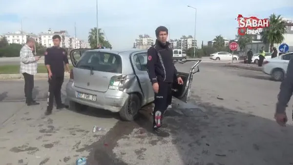 Kontrolsüz kavşakta iki otomobil çarpıştı: 3 yaralı | Video