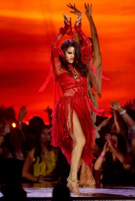 Selena Gomez dansıyla büyüledi