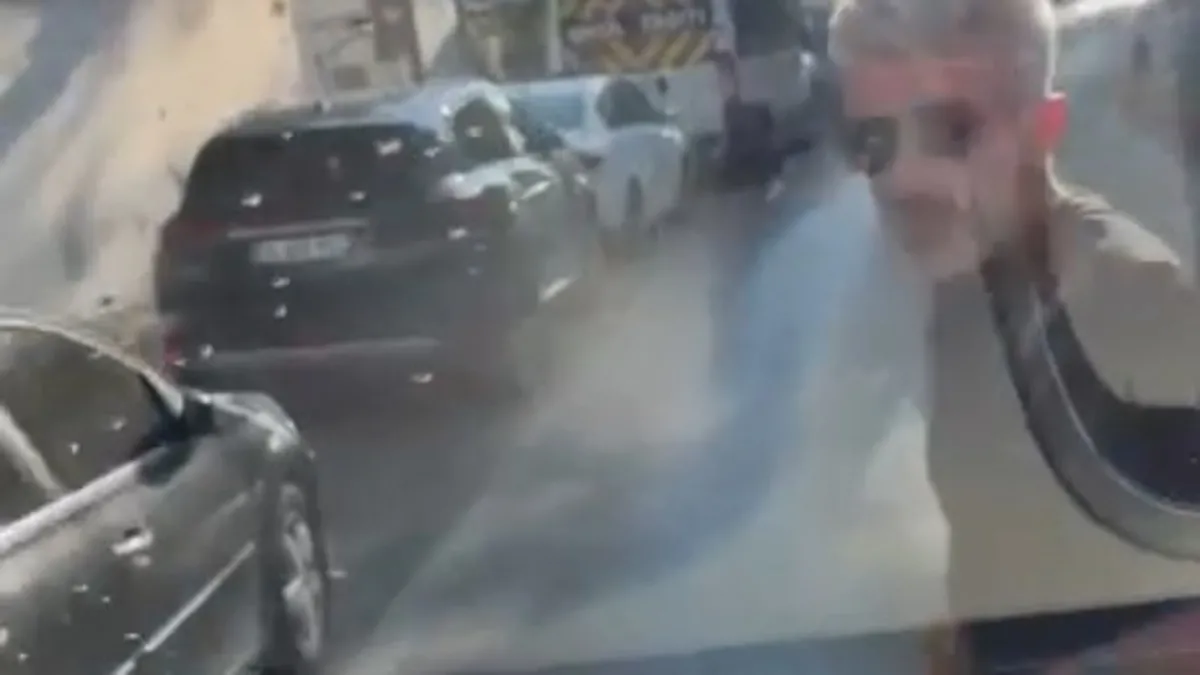 Ümraniye'de yol verme tartışması sonrası servis şoförüne saldıran otomobil sürücüsü.