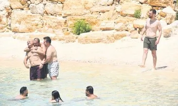 Plajda gülme krizine girdi