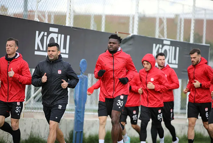 sivasspor-giresunspor-maci-hazirliklarini-surdurdu-1681465091934.jpg