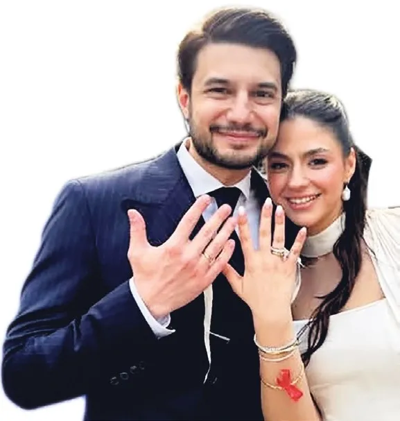 Nişan yağmuru! Ünlüler aşklarını resmileştirdi, sosyal medya yıkıldı