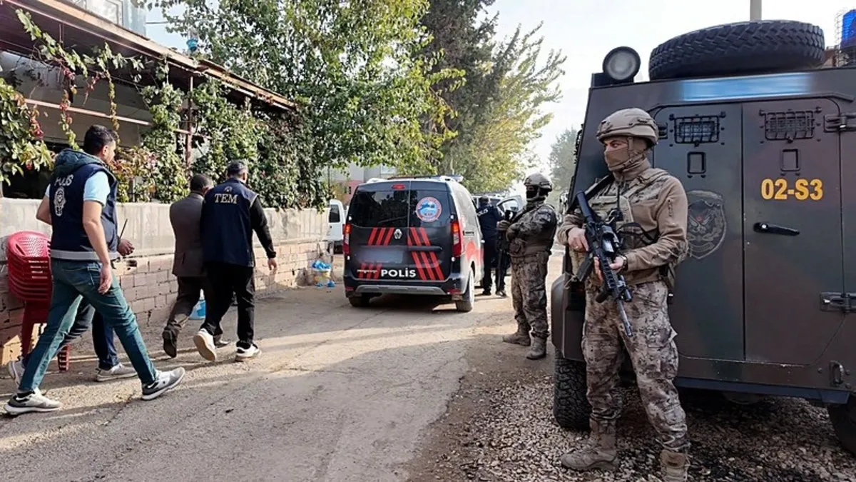 3 ildeki silah kaçakçılığı operasyonunda 34 gözaltı 3 ildeki silah kaçakçılığı operasyonunda 34 gözaltı