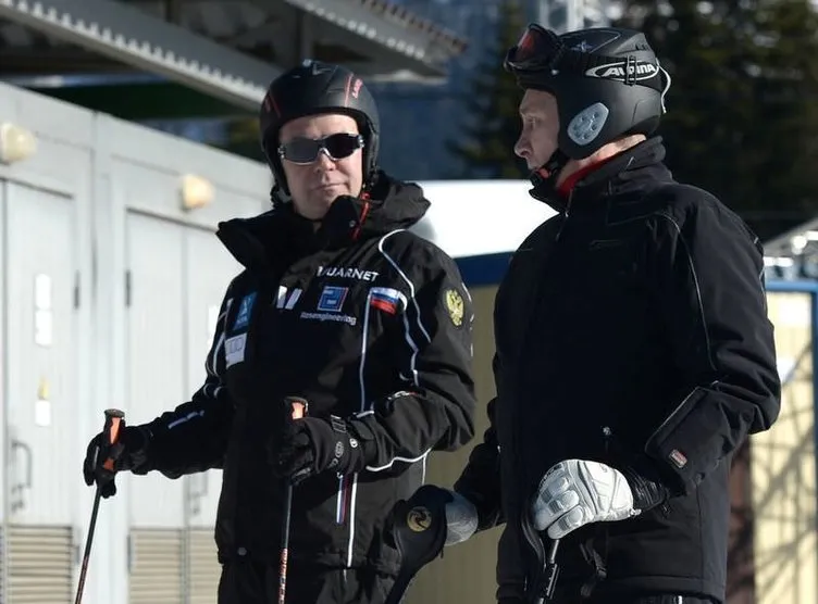 Putin ile Medvedev’in kayak keyfi
