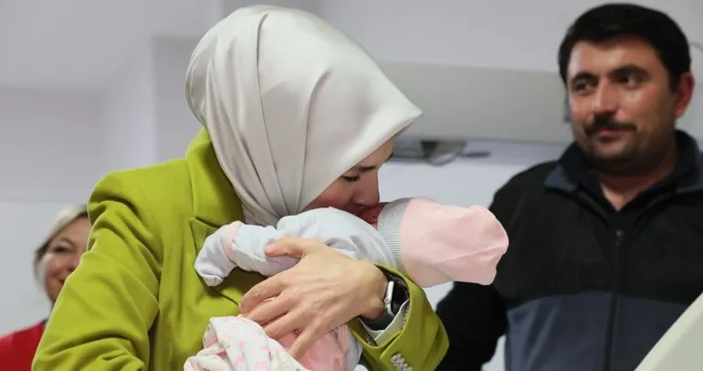 Yeni yılın ilk bebekleri doğdu