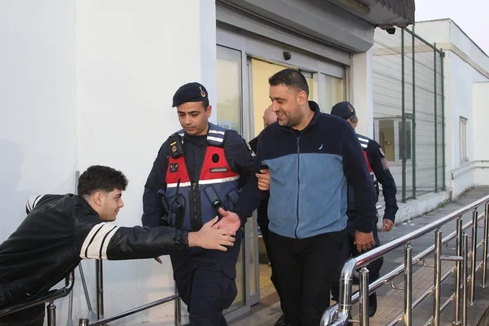 rusvet-operasyonunda-gozaltina-alinan-yeni-partili-ve-chpli-44-kisi-adliyeye-sevk-edildi-1792644437916.jpg
