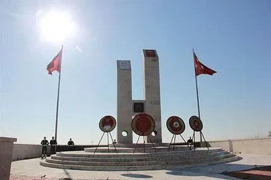 Türkiye’nin en büyük ikinci şehitliğinde zaferin 102’nci yılı anıldı!