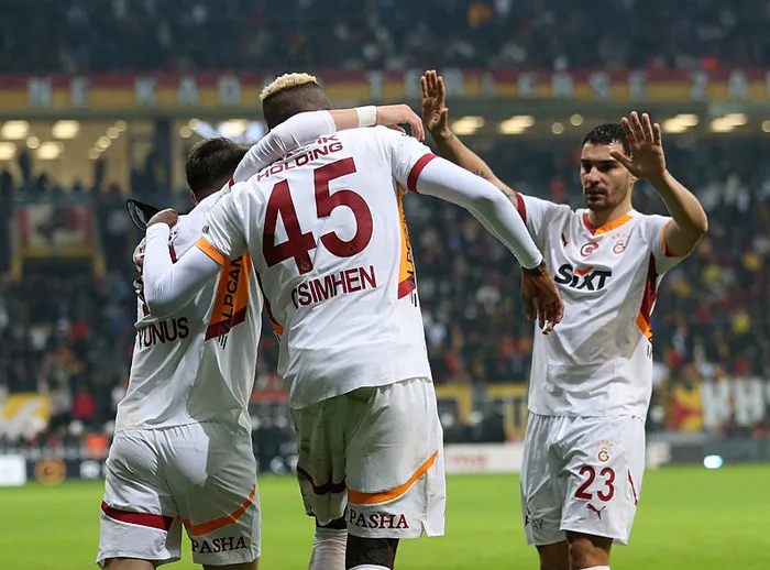 son-dakika-galatasaray-kayseride-5-golle-kazandi-fenerbahce-ile-fark-8e-cikti-1734880792429.jpeg