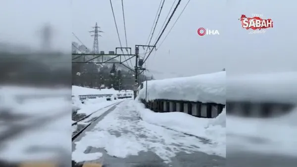 Japonya’da şiddetli kar hayatı olumsuz etkiledi. Yüzlerce uçuş ve tren seferi iptal edildi | Video