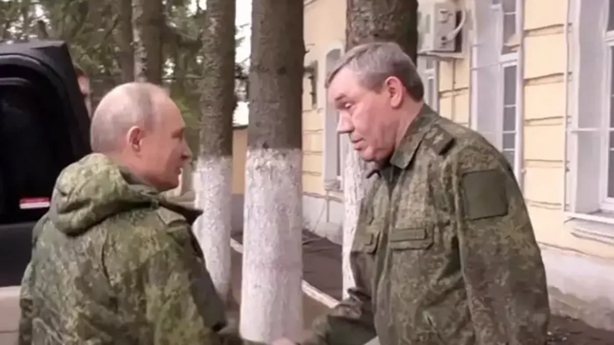 Putin üniformayı giyip sahaya indi! “Kursk’u bir an önce alın” Putin üniformayı giyip sahaya indi! “Kursk’u bir an önce alın”