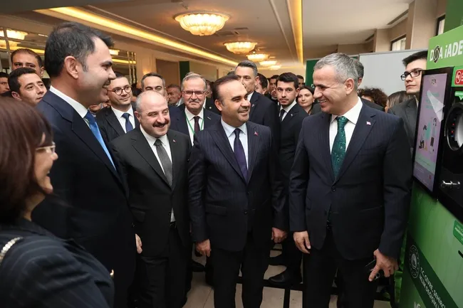 bakan-kurum-sanayide-yesil-donusumde-yeni-bir-doneme-giriyoruz-1736867962290.jpg