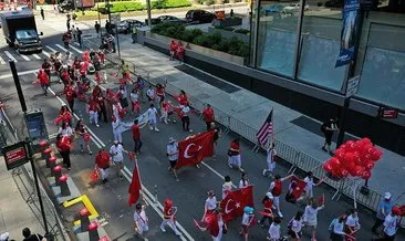 New York’ta ’Türk Günü Yürüyüşü’ düzenledi