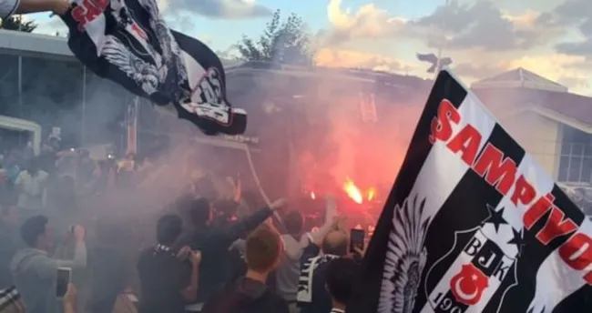 Taraftarlar, Beşiktaş’ı stada böyle uğurladı!