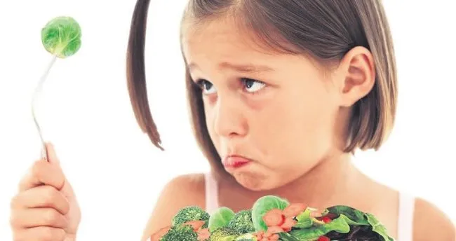 Istahsiz Cocuga Tv Karsisinda Yemek Yedirmeyin Son Dakika Haberler