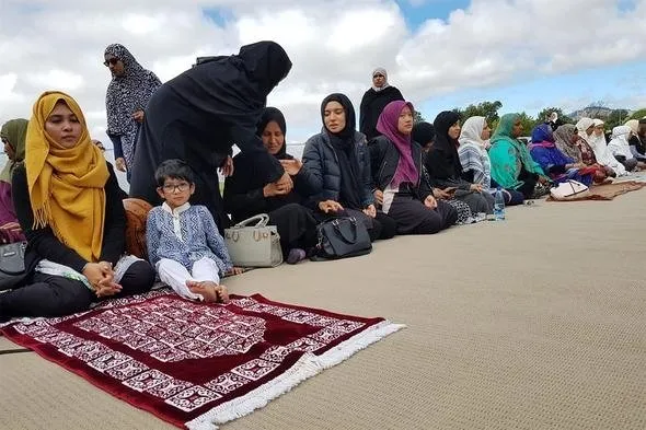 Dünya yasta! Başörtüsü talimatı verildi