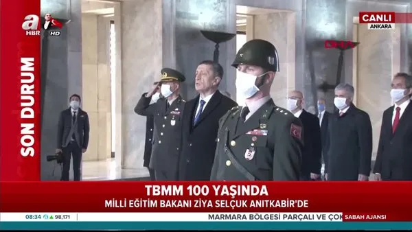 Son dakika: Milli Eğitim Bakanı Ziya Selçuk, Anıtkabir Özel Defteri'ni imzaladı | Video