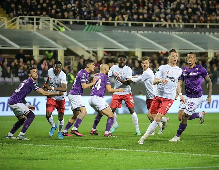 sivasspor-italyada-aradigini-bulamadi-fiorentina-tek-golle-kazandi-1678399741007.jpg