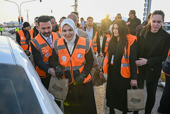 ak-parti-iftara-5-kala-etkinliklerinde-1-milyon-175-bin-iftariyelik-dagitti-1774551866900.jpg AK Parti, 'İftara 5 Kala' etkinliklerinde 1 milyon 175 bin iftariyelik dağıttı