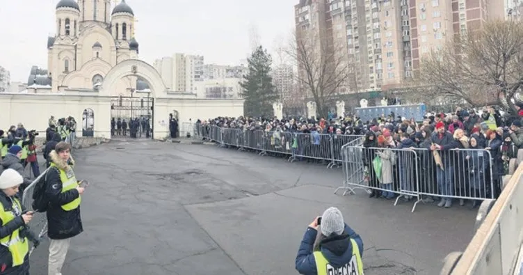 Navalni’ye yoğun güvenlik altında cenaze töreni
