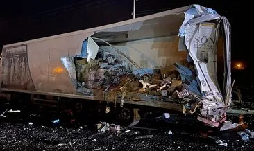 Sakarya'da yolcu otobüsü TIR'a arkadan çarptı: 2'si ağır, 13 yaralı #bilecik