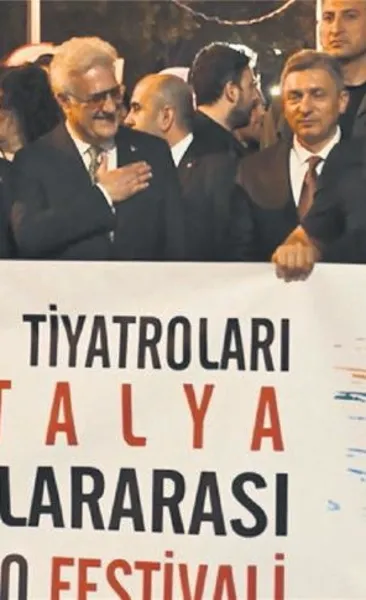 Antalya’da tiyatro zamanı