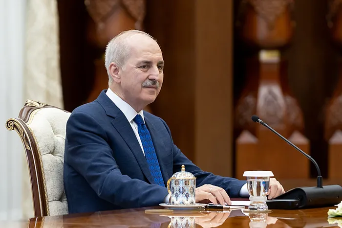 son-dakika-tbmm-baskani-numan-kurtulmustan-yeni-anayasa-aciklamasi-herkes-milletin-iradesine-saygi-duyacak-1716636378647.jpg SON DAKİKA | TBMM Başkanı Numan Kurtulmuş'tan Yeni Anayasa açıklaması: Herkes milletin iradesine saygı duyacak!