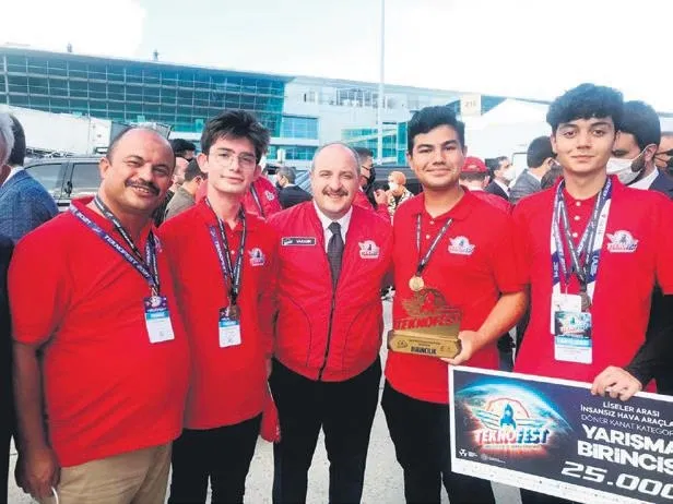 teknofest-kusagi-bagimsiz-ve-guclu-turkiyenin-derdine-dusen-gencler-demek-1633986221248.jpeg