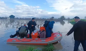 Manisa'da selde mahsur kalmışlardı: 10 kişi böyle kurtarıldı! #manisa