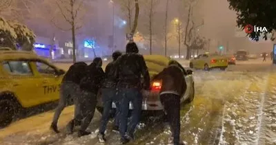 Beşiktaş Barbaros Bulvarı’nda araçlar yolda mahsur kaldı | Video