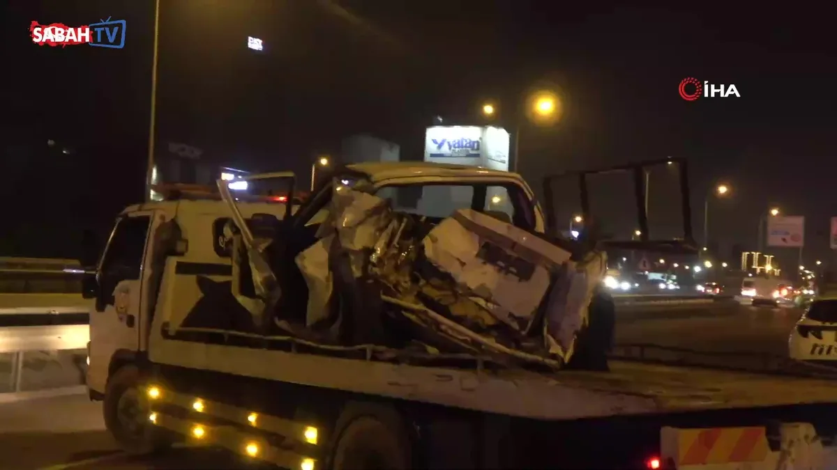 Kartal’da geri manevra yapan pikaba minibüs çarptı | Video videosunu izle Kartal’da geri manevra yapan pikaba minibüs çarptı | Video videosunu izle