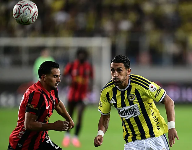 canli-super-ligde-genclerbirligi-fenerbahce-maci-1786819913523.jpeg