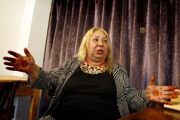 Dilber Ay: Erotik filmlerde oynayan Dilber Ay isimli bir kadın...