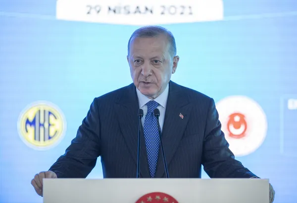 son-dakika-baskan-erdogan-tek-tek-siraladi-esnaf-memur-ve-emeklilere-mujde-1619715436756.jpg