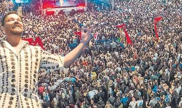 Ezanı bekledi sahneye çıktı #istanbul