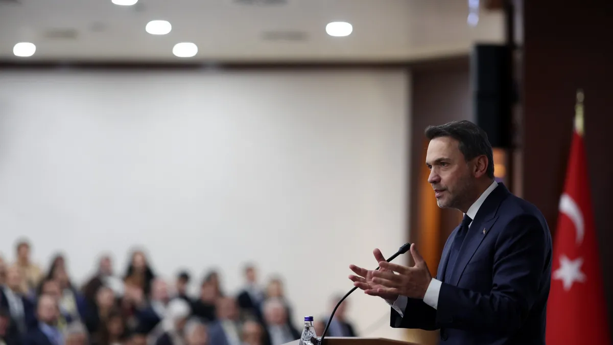 Türkiye'nin enerjisinin yüzde 40'ını oluşturacak! Bakan Bayraktar 2040'a işaret etti