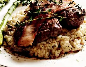Kestane Mantarlı Risotto Yatağında Bonfile